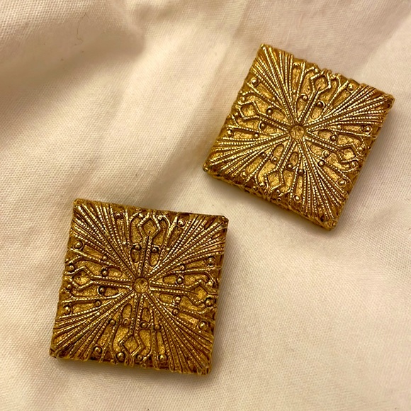 Givenchy Jewelry - Vintage couture Givenchy Paris New York City 1980’s clip on earrings
